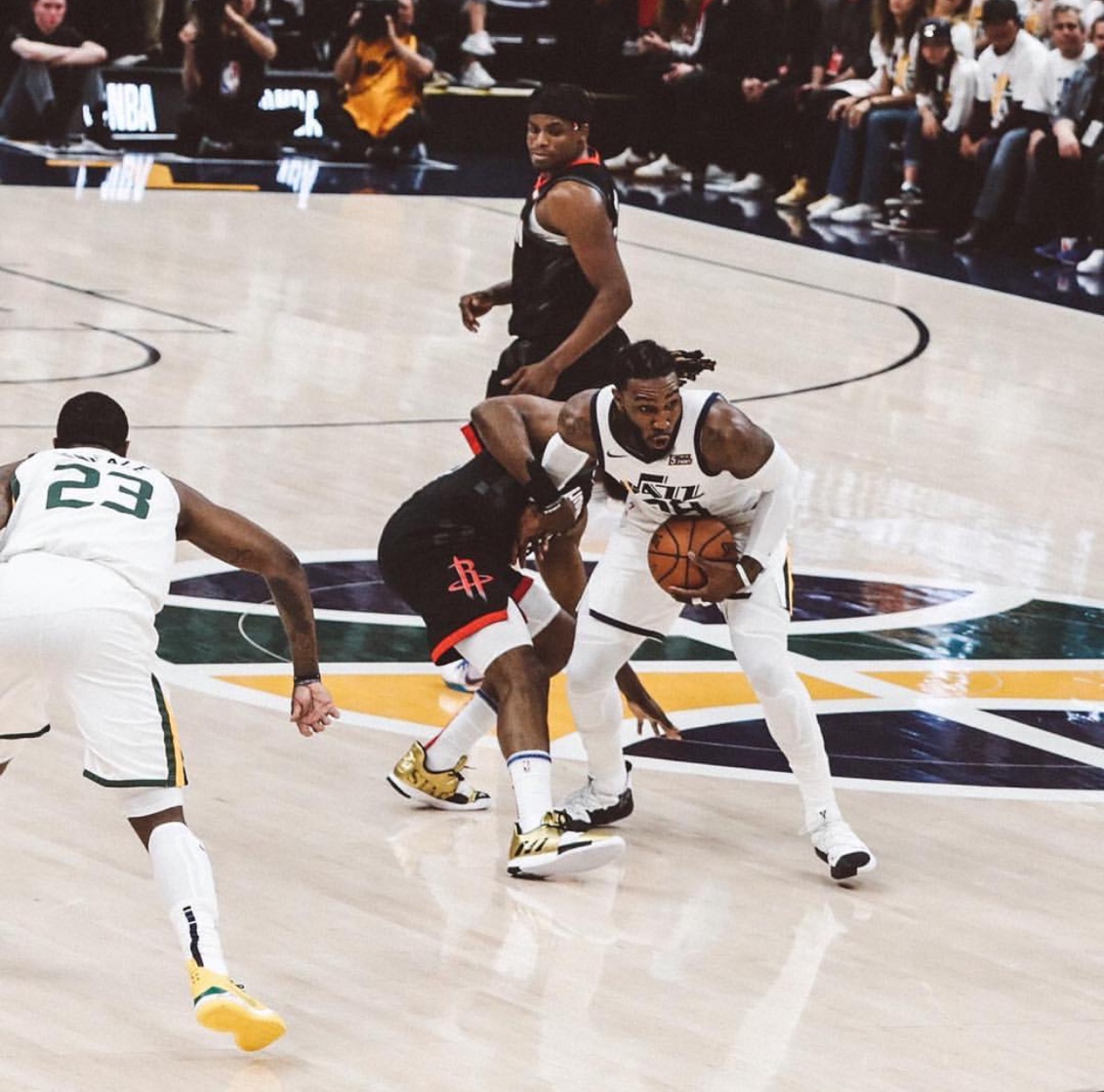 澳客网页版登录入口-关于爵士队士气大振!成功扳回一城!的信息