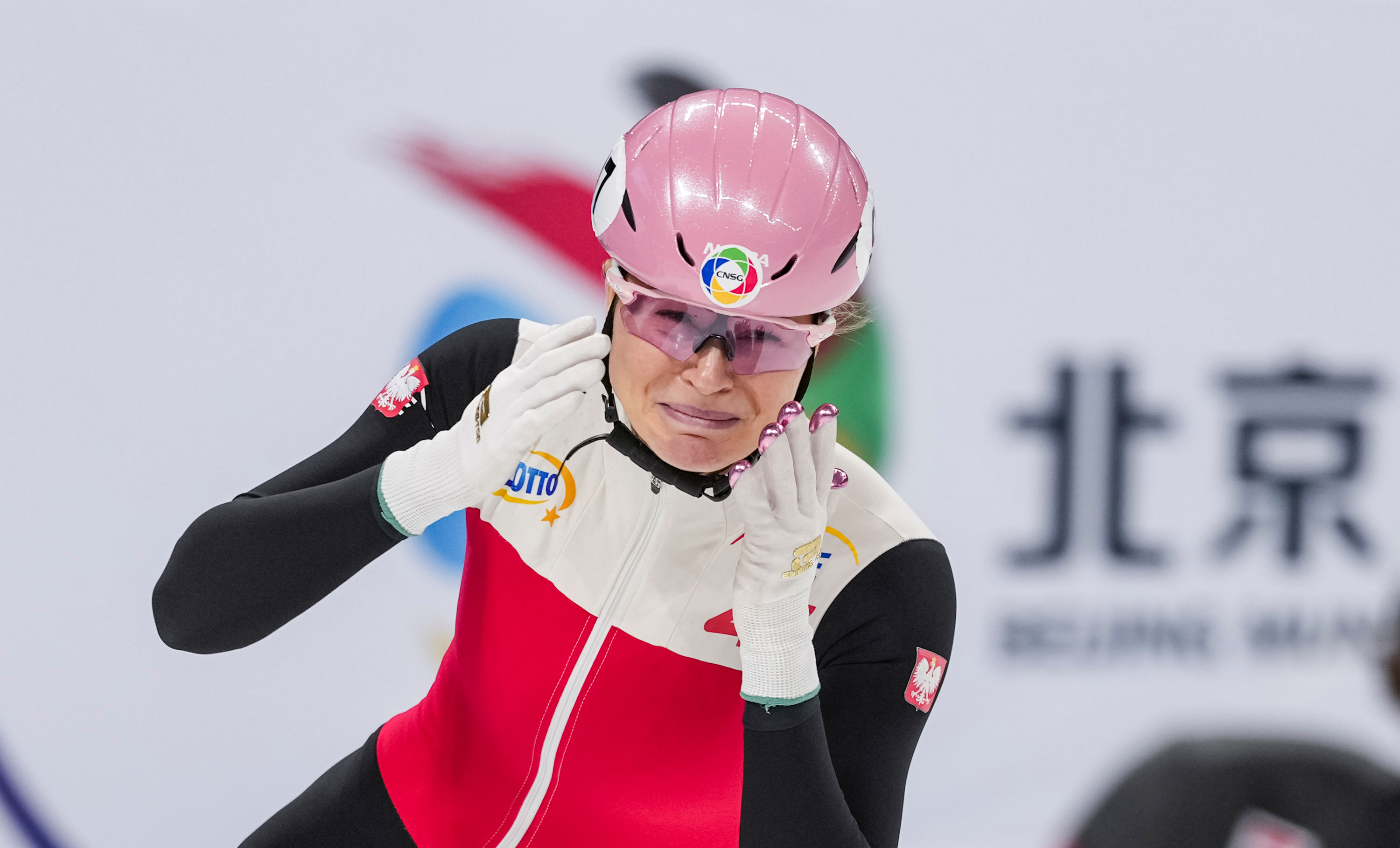 澳客官网app-包含风驰电掣!俄罗斯短道速滑选手夺冠速度惊人的词条